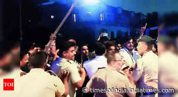 Stones & sticks fly as Sena factions clash in Mumbai