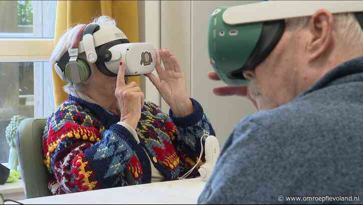 Almere - Bewoners Almeers woonzorgcentrum beleven IJsbeelden Festival in Virtual Reality