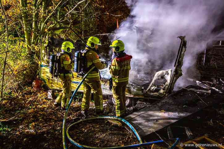 Caravan door brand verwoest, niemand gewond