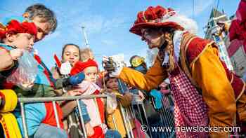 Recordaantal Pieten deelt glutenvrije pepernoten uit bij Sinterklaasintochten