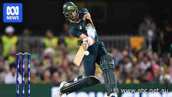 Maxwell blasts Australia to win in seven-over slog against Pakistan