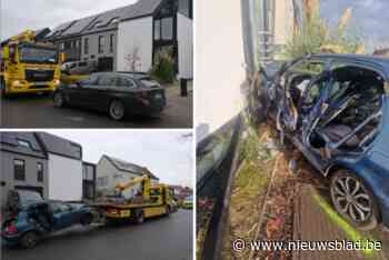 Wagen crasht tegen woning na zware botsing in Kontich: twee personen gewond