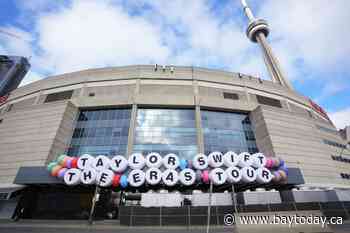 The Latest: Fans gather for first concert on Taylor Swift's Toronto leg