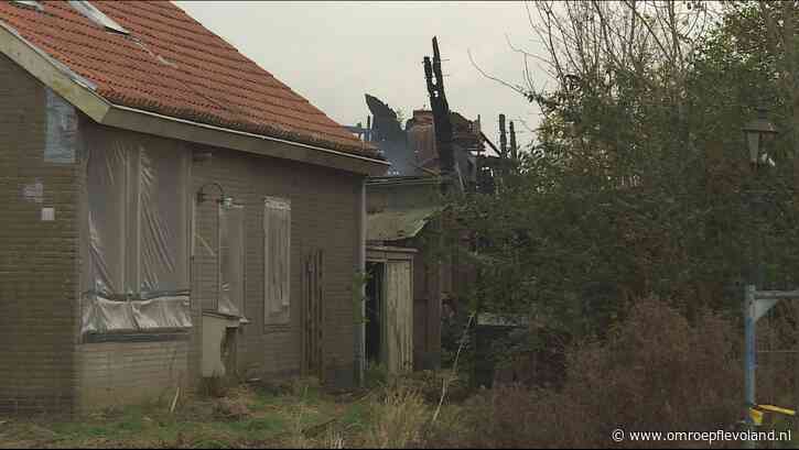 Flevoland - Nieuwsoverzicht 14/11 |  'Brand bij ruïneboerderij geen verrassing' • Enorme wachtlijst bij Oogheelkunde