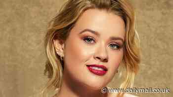 Reese Witherspoon's daughter Ava Phillippe models in perfume ad