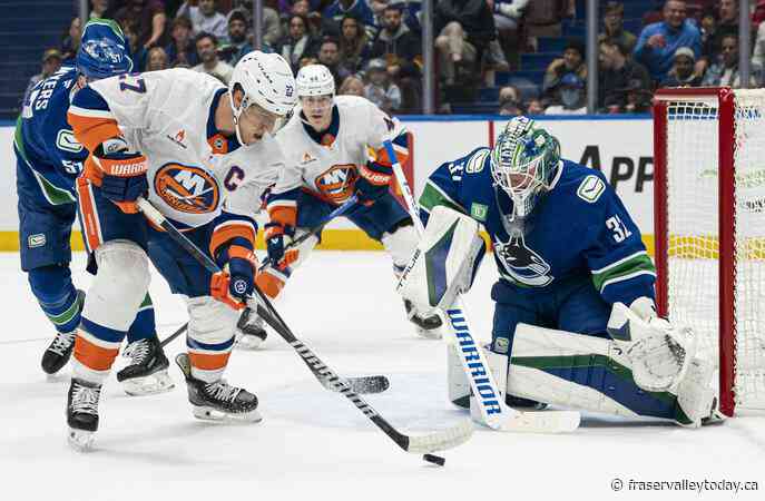 Canucks’ home woes continue with 5-2 loss to Islanders