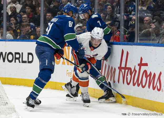 Canucks fall short in trying to win consecutive home games for first time this season