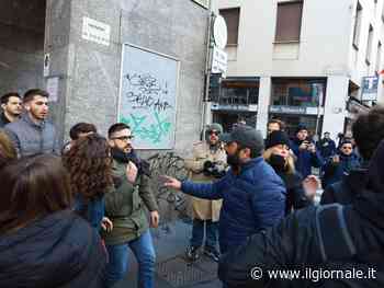 Pro Pal e studenti in piazza tra foto insanguinate della Meloni e minacce di morte