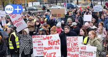 Hannover: Demonstration gegen Kürzungen von Vereinszuschüssen vor Neuem Rathaus