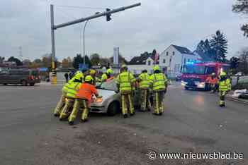 Brandweerwagen botst met auto op kruispunt De Lindekens