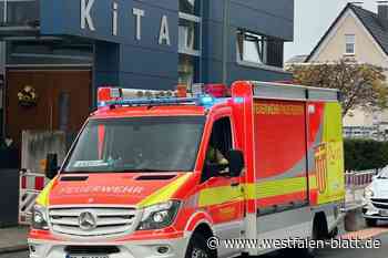 Feuerwehr muss 4,5 Kilometer lange Ölspur in Schloß Neuhaus beseitigen