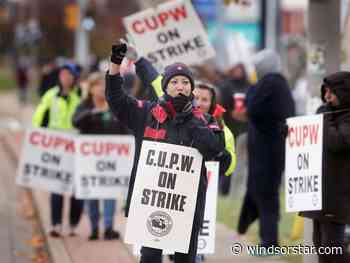 Windsor posties join nationwide Canada Post strike