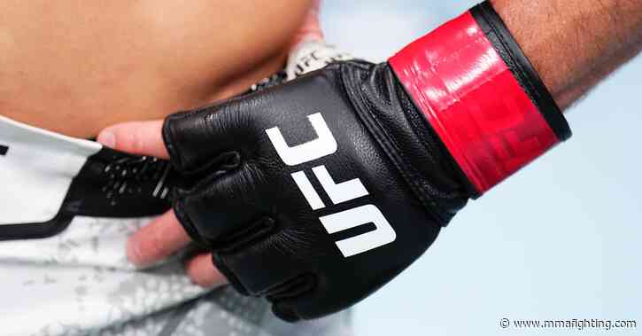 Dana White reveals it was his call to bring back the old UFC gloves