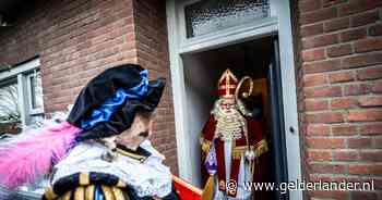 Hoor wie klopt daar? Sinterklaas stuurt pittige rekening voor huisbezoekje, en wil graag een glaasje fris met een rietje