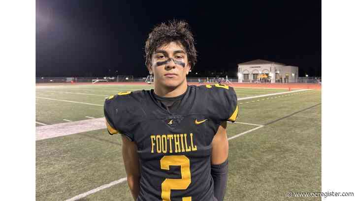 Foothill football builds big lead, then holds off Lakewood on final play in quarterfinals