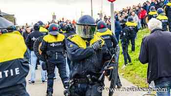 Politie grijpt in bij antizwartepietprotest in Yerseke, ook onrust in Middelharnis