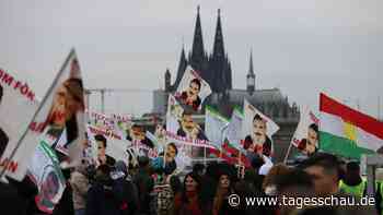 Fast 10.000 Menschen bei Kurden-Großdemo in Köln