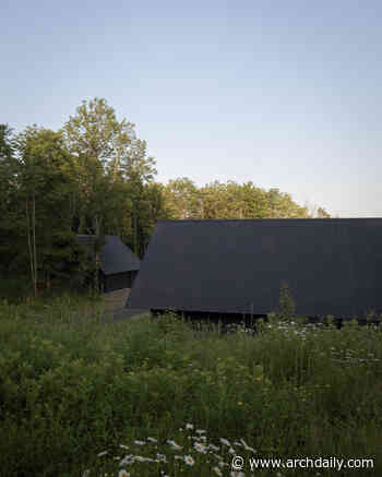 House in a Meadow / Group Projects Architecture