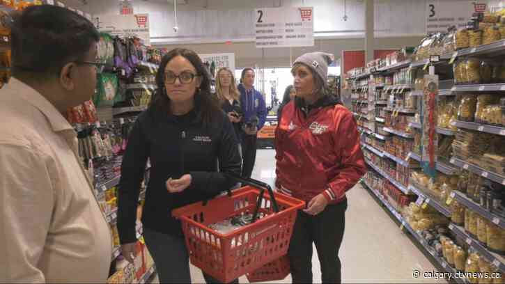 Gondek launches Mayor's Annual Christmas Food Drive with call to stuff 19 buses to help fight food insecurity in Calgary