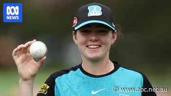 Teen star skips schoolies then becomes youngest player in WBBL history to claim five-wicket haul