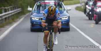 Remco Evenepoel &#8216;met paar tandjes lichter&#8217; weer op de fiets