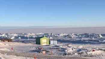 'This would drive me insane': People stunned by what Antarctica looks like at midnight right now