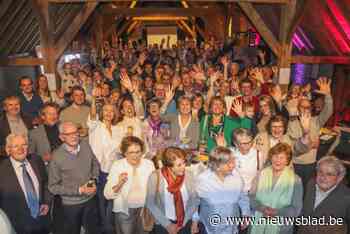 De 145 telgen van oud-schepen René Vermeire en Rachel de Groote vieren feest