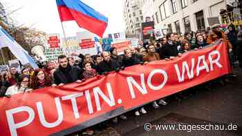 Russische Exil-Opposition demonstriert in Berlin gegen Putin