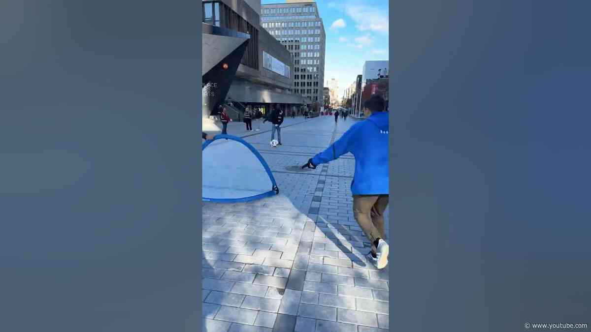 On a mis les Montréalais au défi au Quartier des spectacles ! Are Montrealers good at soccer?