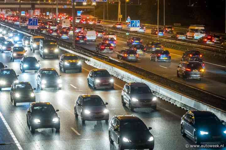 Drukke ochtendspits door ongelukken en buien