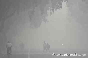 "J'ai les yeux qui brûlent": les images impressionnantes du nouveau pic de pollution de l'air à New Delhi