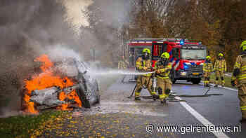 Auto volledig in brand op afrit A348