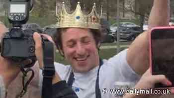 Winner crowned at Jeremy Allen White lookalike contest in Chicago