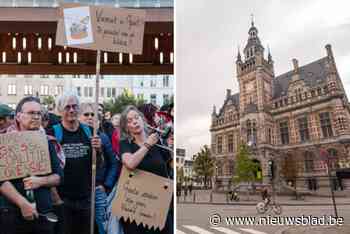 Kaarsen, lichtjes en pancartes: Borgerhoutenaren pleiten voor progressief bestuur met actie aan Moorkensplein