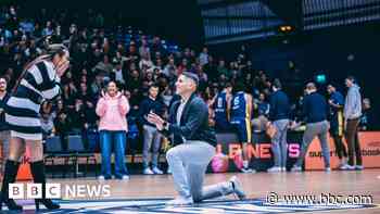 Arena 'erupts' after basketball match proposal