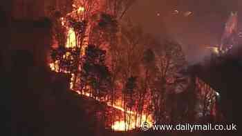 Ring of fire surrounds New Jersey mansions as wild blaze burns out of control