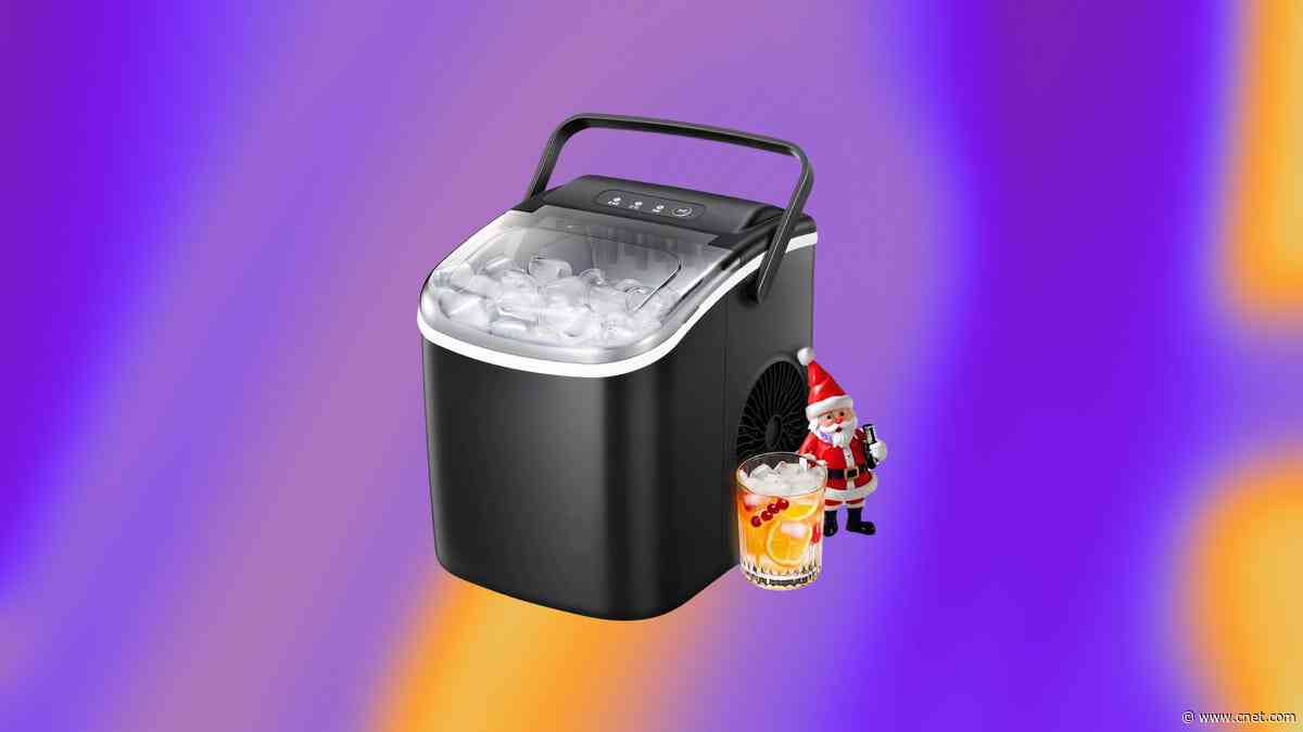 Skip the Black Friday Lines and Nab This Countertop Ice Maker for Just $54