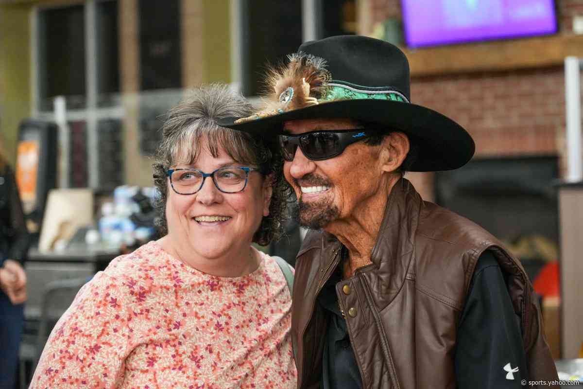 NASCAR legend Richard 'The King' Petty makes stop in Knoxville