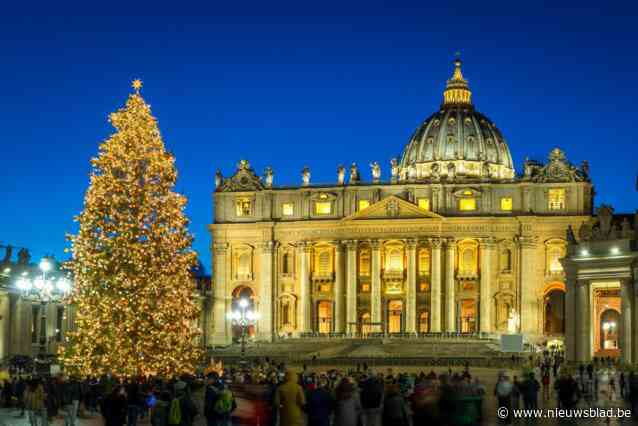 Kerstboom voor het Vaticaan geveld ondanks milieuprotest: “Traditie moet afgeschaft worden omwille van het milieu”