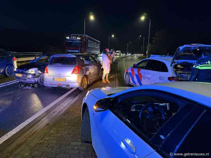 (VIDEO) Achtervolging eindigt in ongeluk tegen auto met daarin jong gezin