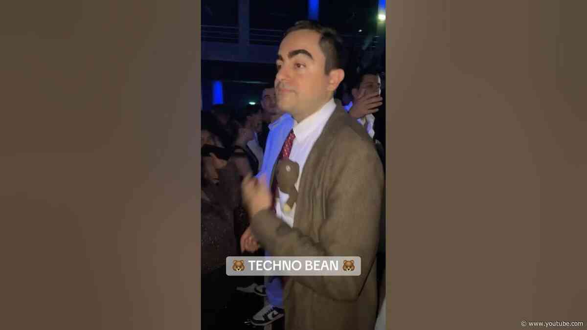 When #mrbean meets #techno 🐻 #electronicmusic #rave #funny