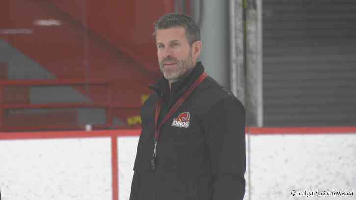 U of C Dinos men's hockey coach Mark Howell inching closer to all-time wins record