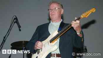 James Bond theme tune guitarist Vic Flick dies