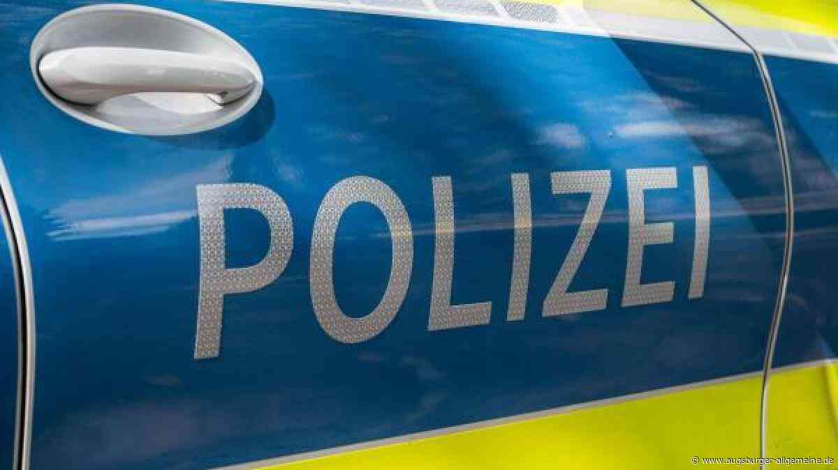 Frau übersieht beim Rückwärtsfahren anderes Auto