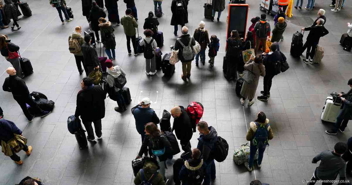 Severe delays on London Victoria line affecting major train stations