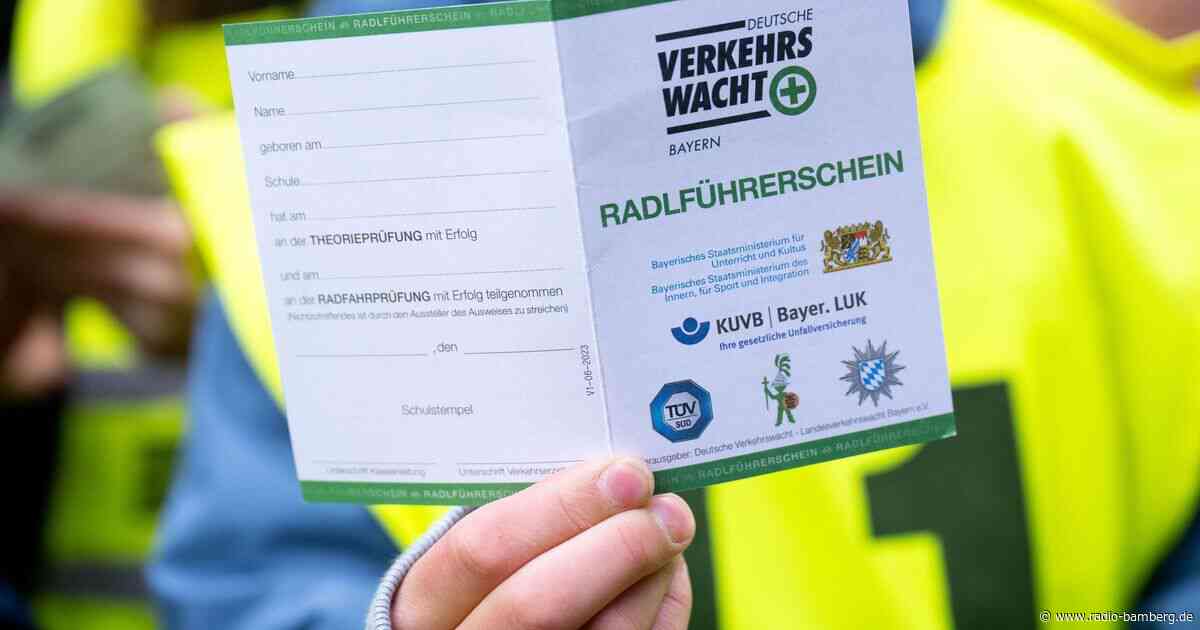 Erste Grundschüler lernen für neuen Radlführerschein