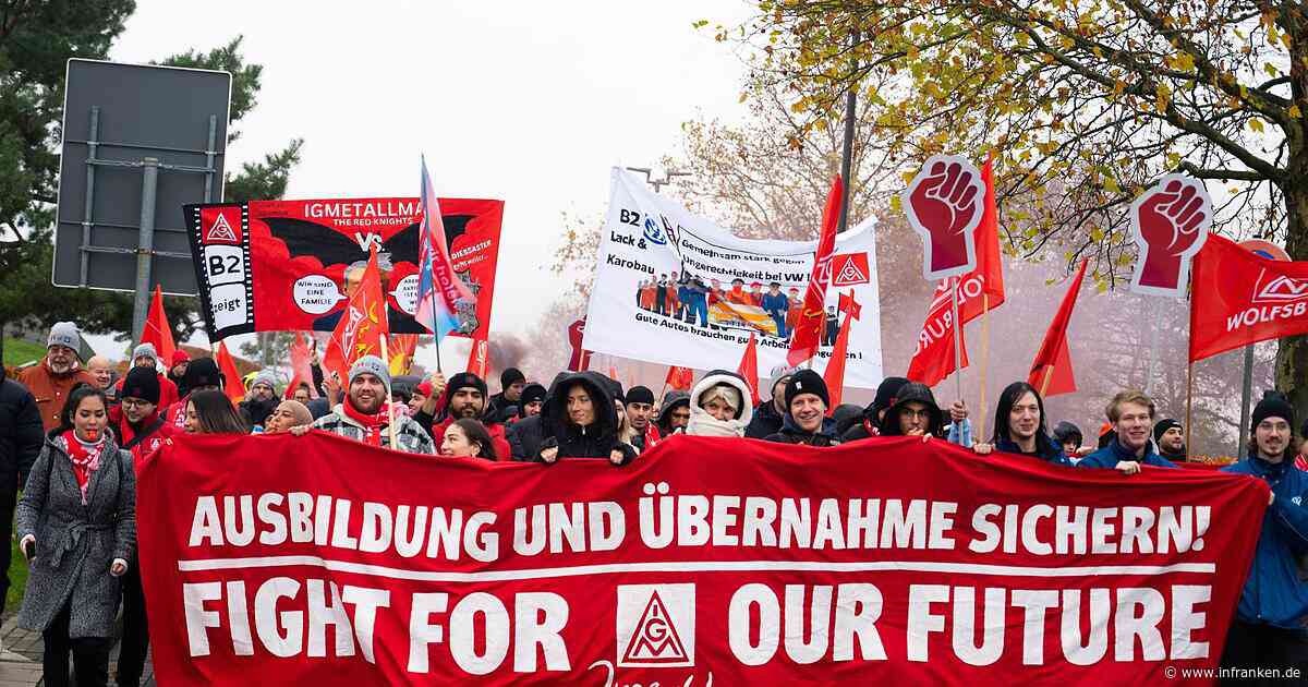 VW-Tarifrunde: Mehr als 6.000 protestieren in Wolfsburg