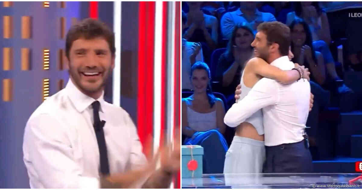 Antonio Ricci contro Stefano De Martino: “Vincite sospette ad  “Affari Tuoi”, i numeri non tornano. È una sequenza che accade una volta ogni 100.000 anni”