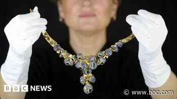 Royal goldsmith jewellery auction could make £160k