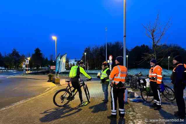 Fietsersbond Halle controleert fietsverlichting van honderden scholieren en pendelaars: “Meesten zijn in orde”